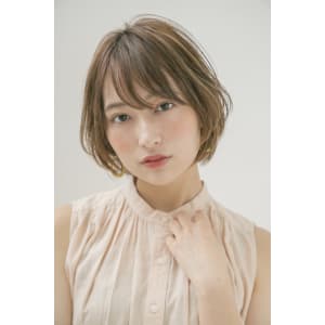 ナチュラルフェミニンひし形ショートボブ