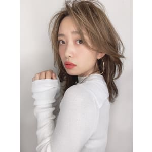ミルクティーベージュのレイヤーミディT36