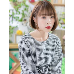 大人モード小顔クールな前下がりボブ　小顔