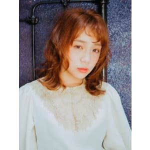 眉上バングにコテ巻きひし形軽ミディ★