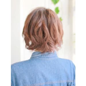 ピンクベージュのゆるカジュアルスタイル