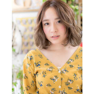 抜け感センターパート…前下がり大人ボブ 　ふわミディ
