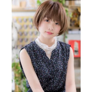 斜めバング×前下がり★透明感ナチュラルショート　丸みショート