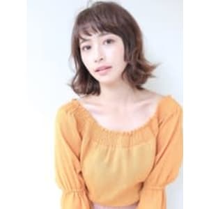 のばしかけヘアにおすすめ！ 軽やかで小顔になれるミディ