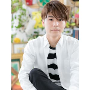 サイドパートショートでニュアンス感　似合わせカット