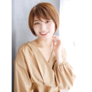 大人可愛いショートボブスタイル
