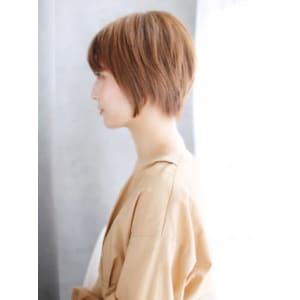 大人可愛いショートボブスタイル