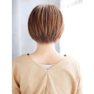 大人可愛いショートボブスタイル