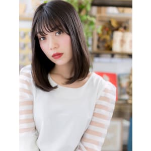 センターパートも◎黒髪クールストレート　似合わせカット