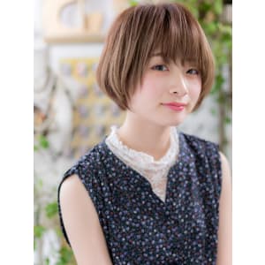 斜めバング×前下がり★透明感ナチュラルショート　小顔