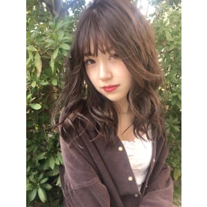 シアーベージュ× ミディアムレイヤー