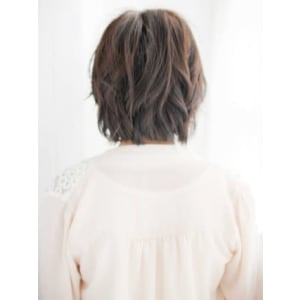 ふんわりシルエットの外ハネボブスタイル