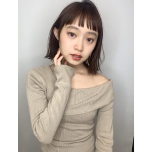 オン眉 切りっぱなし束感ボブ