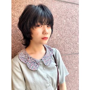 マッシュウルフでクールな女子