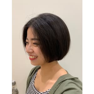 するんっと収まる黒髪ミニボブ - Hair&Make OPSIS【オプシス】掲載中