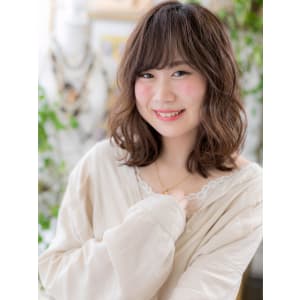 外ハネが大人かわいいくせ毛風エアリーボブ　伸ばしかけ