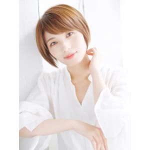 大人可愛いショートボブスタイル