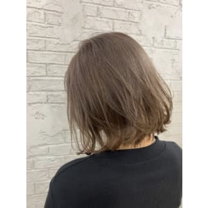 ミルクティーグレージュ切りっぱなしボブ斜めバング6047
