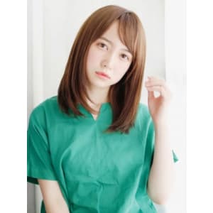 ツヤ感ナチュラルストレートスタイル