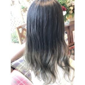 大人気グレー系グラデーションカラー - EMU international 春日部本店【エムインターナショナル】掲載中