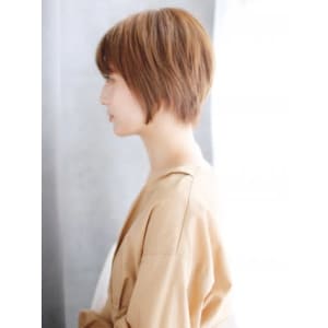 大人可愛いショートボブスタイル