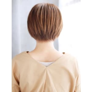 大人可愛いショートボブスタイル
