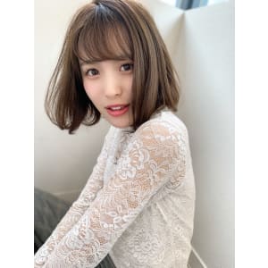 大人かわいいフレンチボブ 前下がりボブ シースルーバング