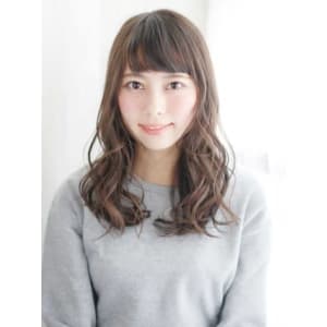 透け感バングのセミウエットカール