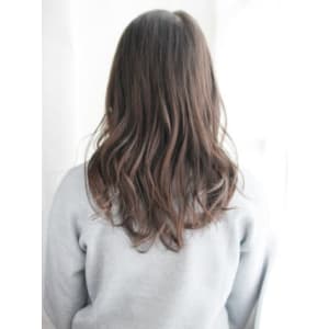 透け感バングのセミウエットカール