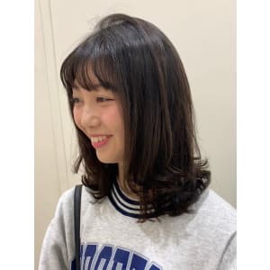 揺れる毛先が可愛いレイヤーミディ