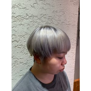 メタリックシルバー　担当　飯田