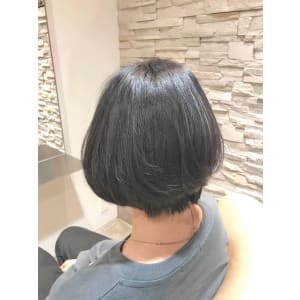 暗髪でも透明感抜群な”ダークグレージュ×ボブ”♪