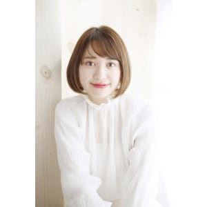 透けバングのフェミニンボブ
