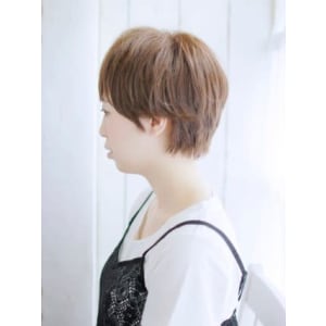 外ハネショートスタイル