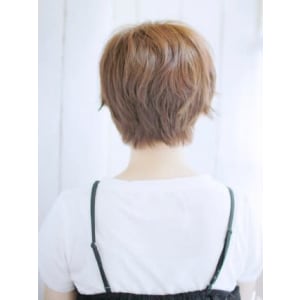 外ハネショートスタイル