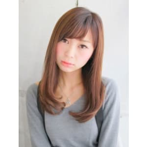 ストレートヘアーのナチュラルスタイル