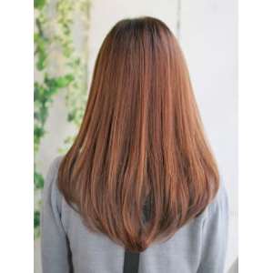 ストレートヘアーのナチュラルスタイル