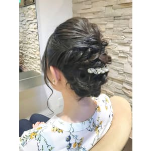 オーダー率高め！　結婚式や2次会にお呼ばれ　”大人気”ヘアア