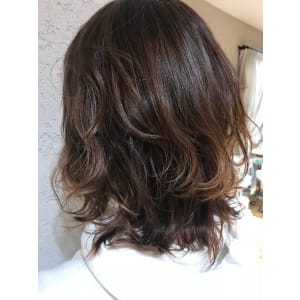 ブリーチを使わないバレイヤージュ　担当　飯田