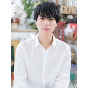 アシンメトリーで大人顔メンズショート　ネイビーカラー
