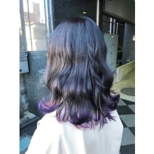根元は、ダークグレージュ☆毛先はバイオレットの”裾カラー”♪