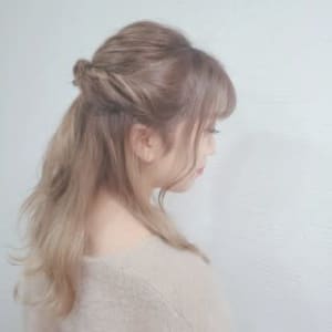 ハーフアップアレンジあみこみハイトーン池袋東口店