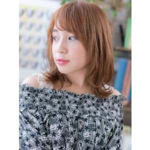 くせ毛風カール×斜めバングのガーリーミディ　大人かわいい