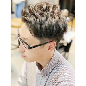 大人刈り上げアップバング