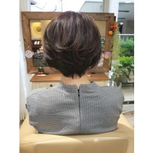 前下がりショート×グレージュ