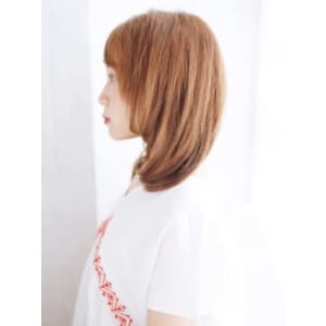 ショートバングのレイヤースタイル