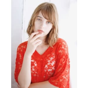 透け感バングのセミウエットミックスカール
