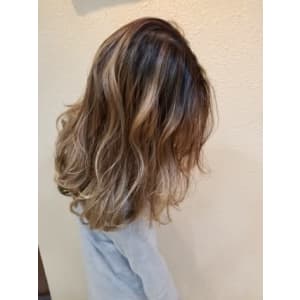 ロング×コントラストバレイヤージュ