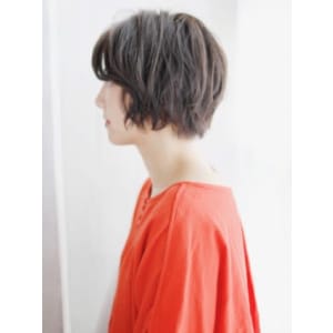 かきあげバングの外ハネカールスタイル