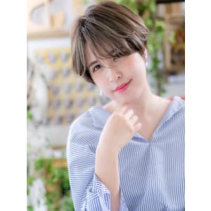 外国人風アシンメトリーハンサムショート　似合わせカット